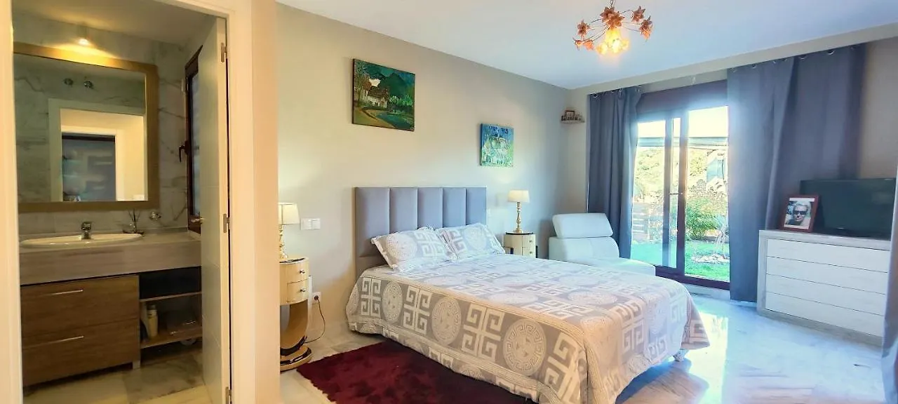 招待所 Gorgeous 3 Bedrooms In Villa Natural Reserve Park! 埃斯特波纳 西班牙