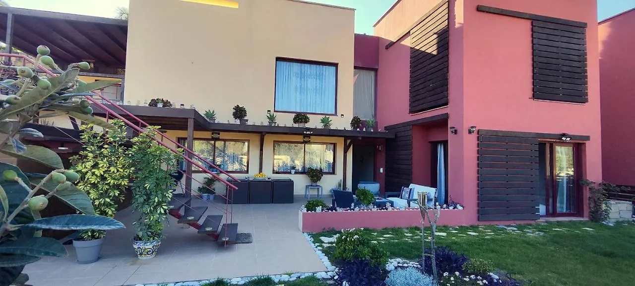 Guest house Gorgeous 3 Bedrooms In Villa Natural Reserve Park! Estepona